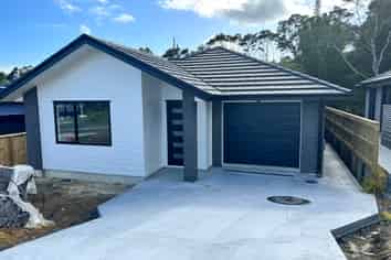 57 Anne Burton, Warkworth