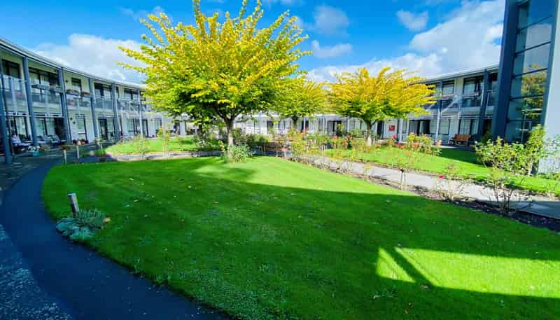 2/168 Stanmore Road, Linwood