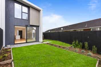 10/82 East Coast Road, Milford