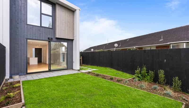10/82 East Coast Road, Milford