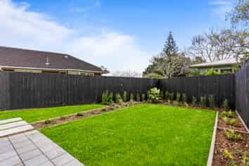 10/82 East Coast Road, Milford