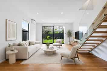 10/82 East Coast Road, Milford