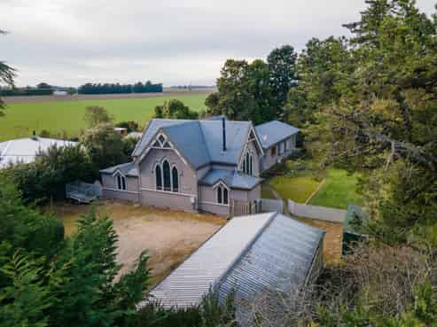 2 Adams Road, Greendale
