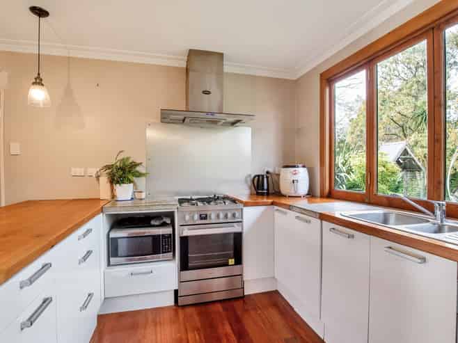 2 Adams Road, Greendale