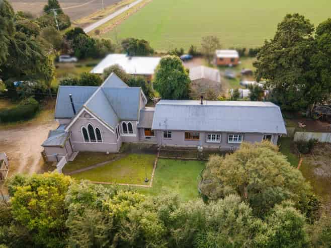 2 Adams Road, Greendale