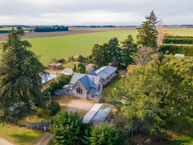 2 Adams Road, Greendale