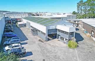ROAD FRONTAGE WITH HIGH WAREHOUSE RATIO
