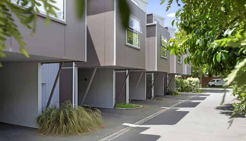 2/3 Grove Road, Addington