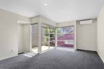 2/3 Grove Road, Addington