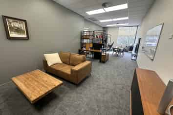 Central South Office with Excellent Amenities