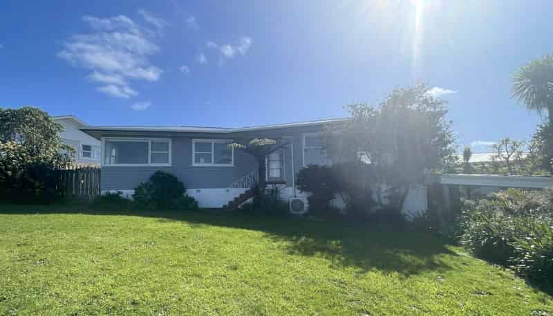 52 Fairclough Road, Beach Haven