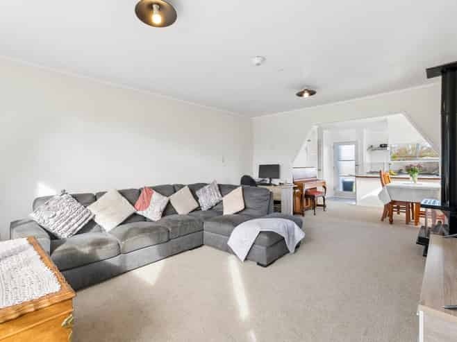 6 Chibnall Place, Conifer Grove