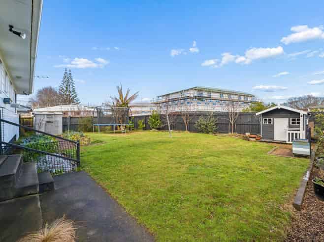 6 Chibnall Place, Conifer Grove