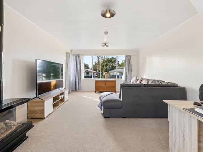 6 Chibnall Place, Conifer Grove