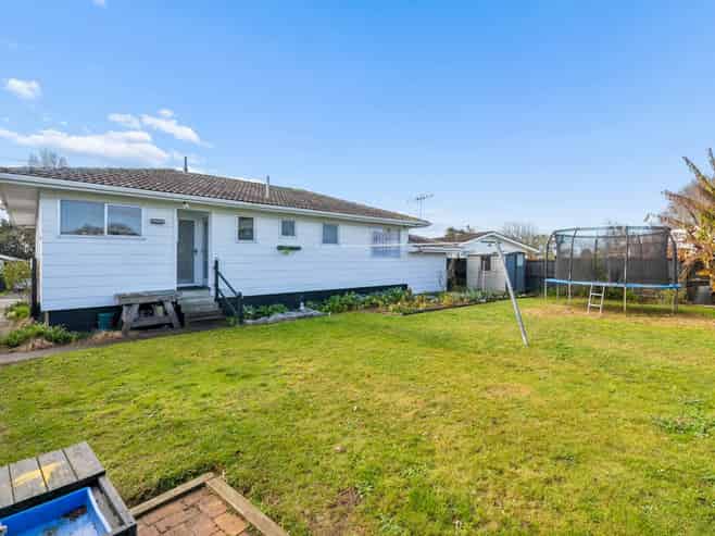 6 Chibnall Place, Conifer Grove