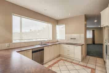 11 Hogarth Rise, West Harbour