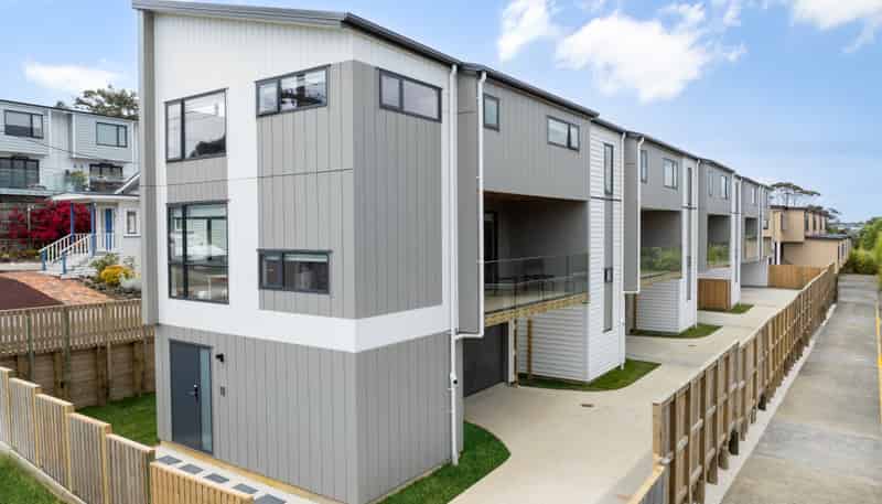 2/49 Northboro Road, Belmont