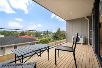 2/49 Northboro Road, Belmont