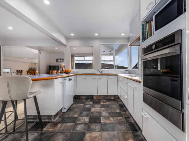 32 Paremata Crescent, Paremata