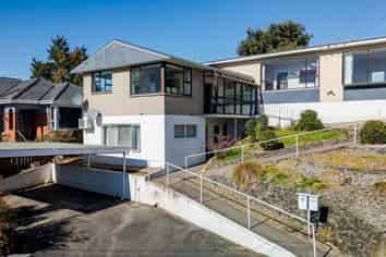 17 Springhill Road, Mornington