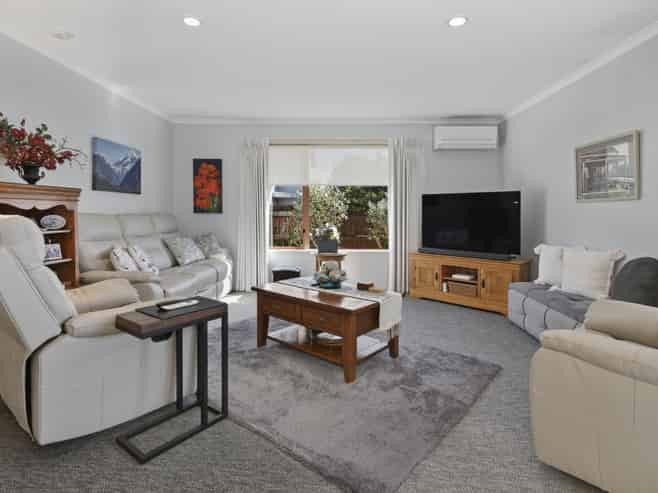 1/8 Cheyne Road (Cotswold Court), Pyes Pa