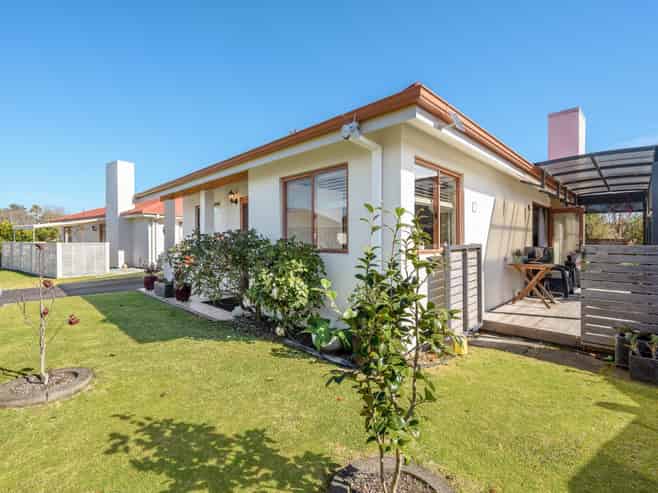 1/8 Cheyne Road (Cotswold Court), Pyes Pa