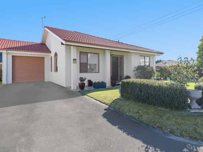 1/8 Cheyne Road (Cotswold Court), Pyes Pa