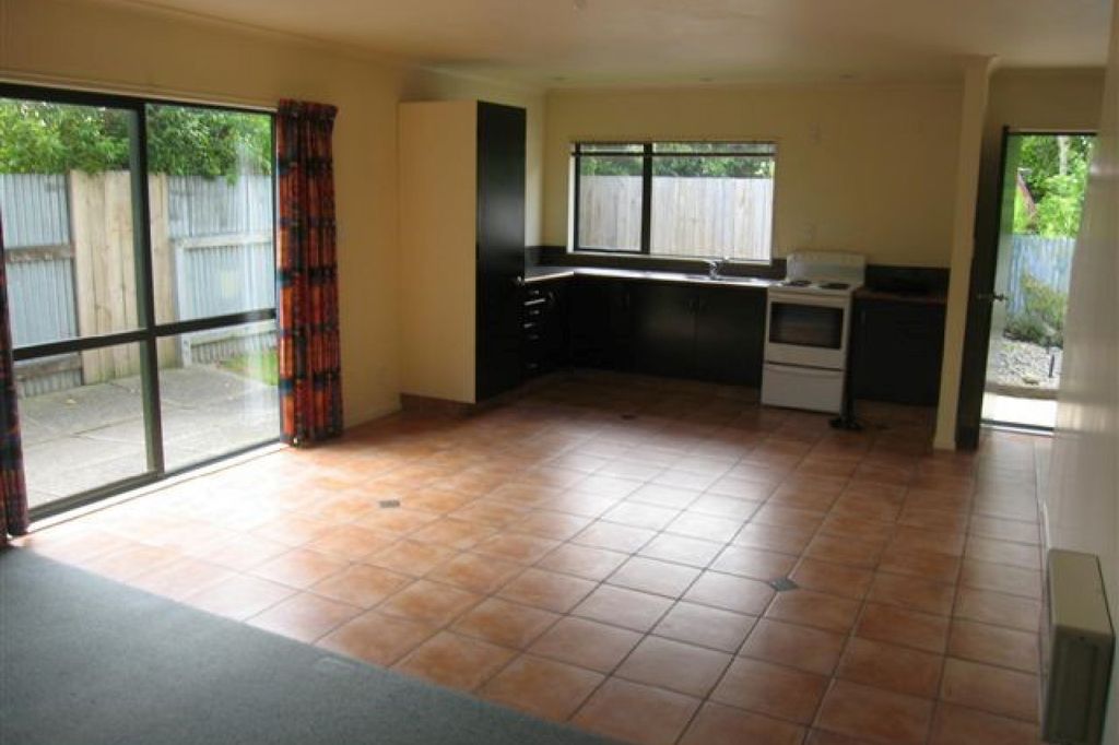 FIVE BEDROOMS - STUDENT RENTAL 3