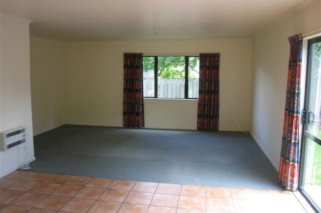 FIVE BEDROOMS - STUDENT RENTAL 4