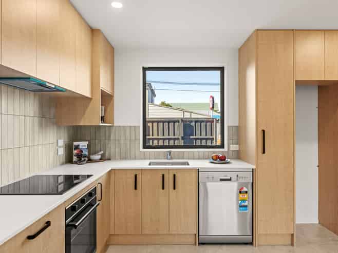2, 3 & 4/41 Saxon Street, Linwood
