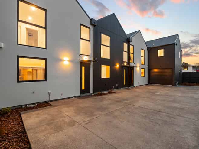 2, 3 & 4/41 Saxon Street, Linwood