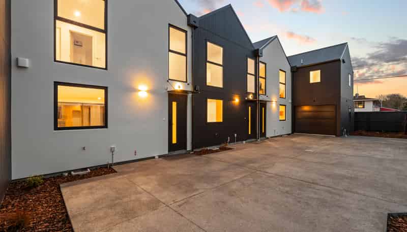 2, 3 & 4/41 Saxon Street, Linwood