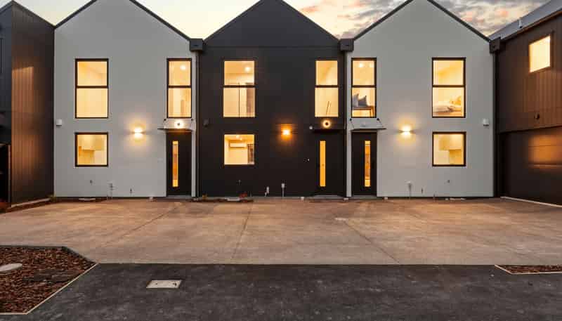 2, 3 & 4/41 Saxon Street, Linwood
