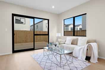 55  Derbyshire Lane, Karaka