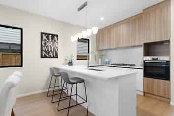 55  Derbyshire Lane, Karaka