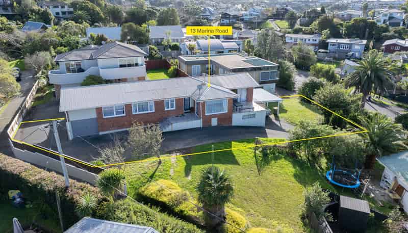 13 Marina Road, Torbay