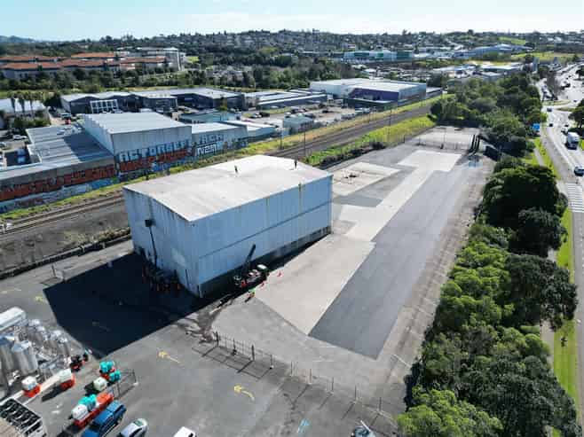 Secure 7,425sqm Yard with High Stud Warehouse