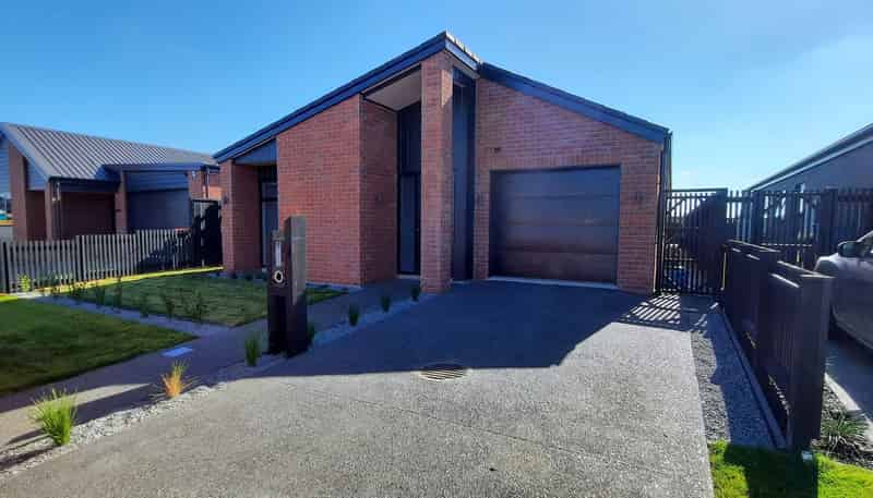 33 Trewern Avenue, Chartwell