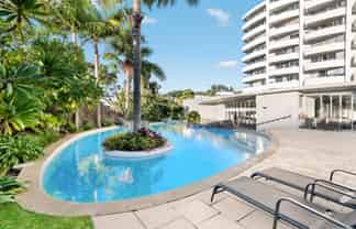 402/86 The Strand, Parnell