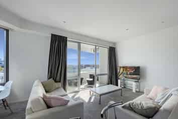 402/86 The Strand, Parnell