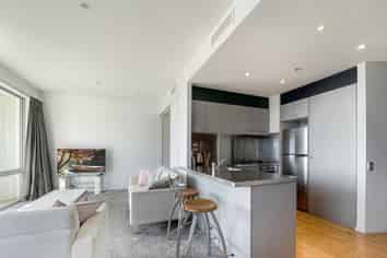 402/86 The Strand, Parnell