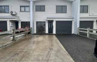 2/18 Yang Place, Papakura