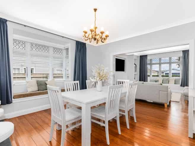 50 King Street, Ebdentown