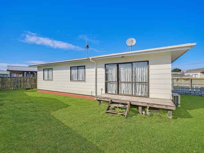 2/14 Templeton Place, Clendon Park