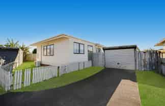 2/14 Templeton Place, Clendon Park