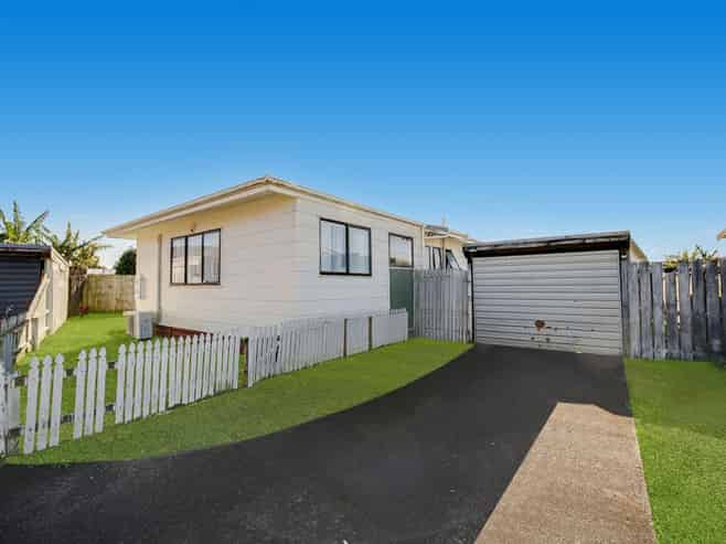 2/14 Templeton Place, Clendon Park