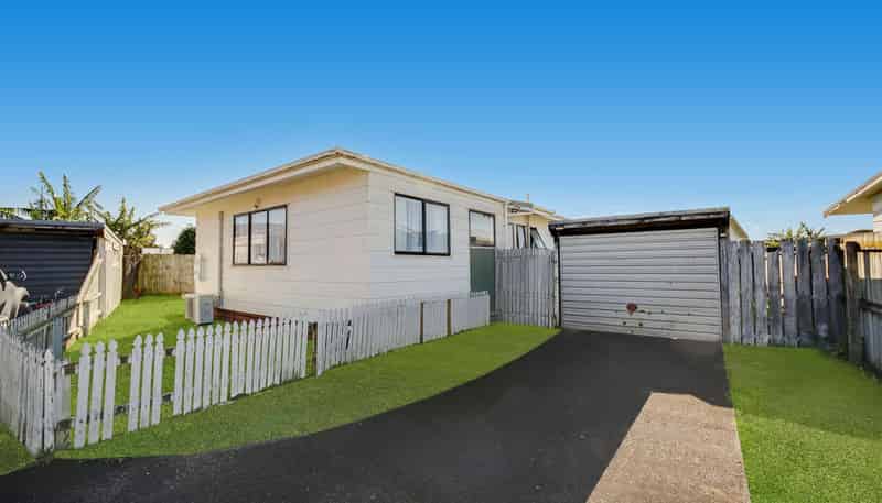 2/14 Templeton Place, Clendon Park