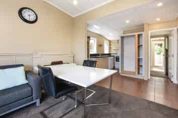 87 Preston Crescent, Belleknowes