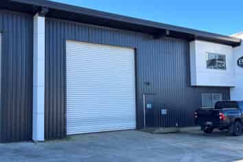 Airport Warehouse with Parking       
