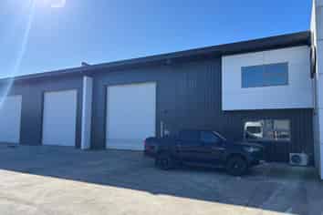 Airport Warehouse with Parking       